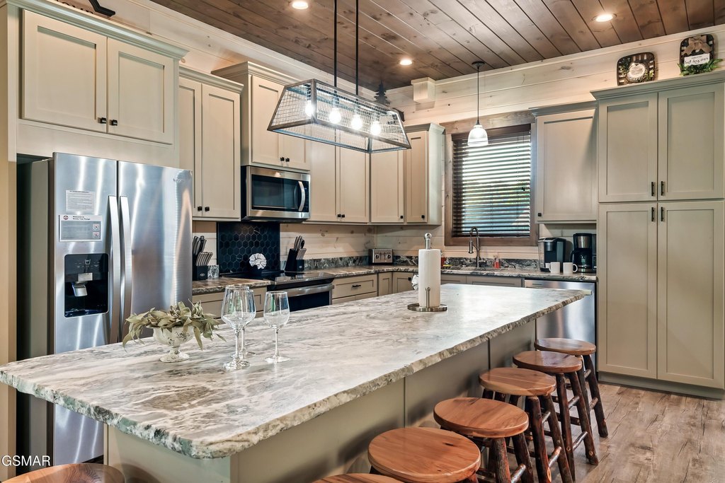 Pigeon Forge, Tennessee, 37862, United States, 4 Bedrooms Bedrooms, ,4.5 BathroomsBathrooms,Residential,Forsale,1971886