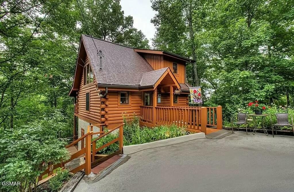 Sevierville, Tennessee, 37862, United States, 2 Bedrooms Bedrooms, ,2 BathroomsBathrooms,Residential,Forsale,1893745