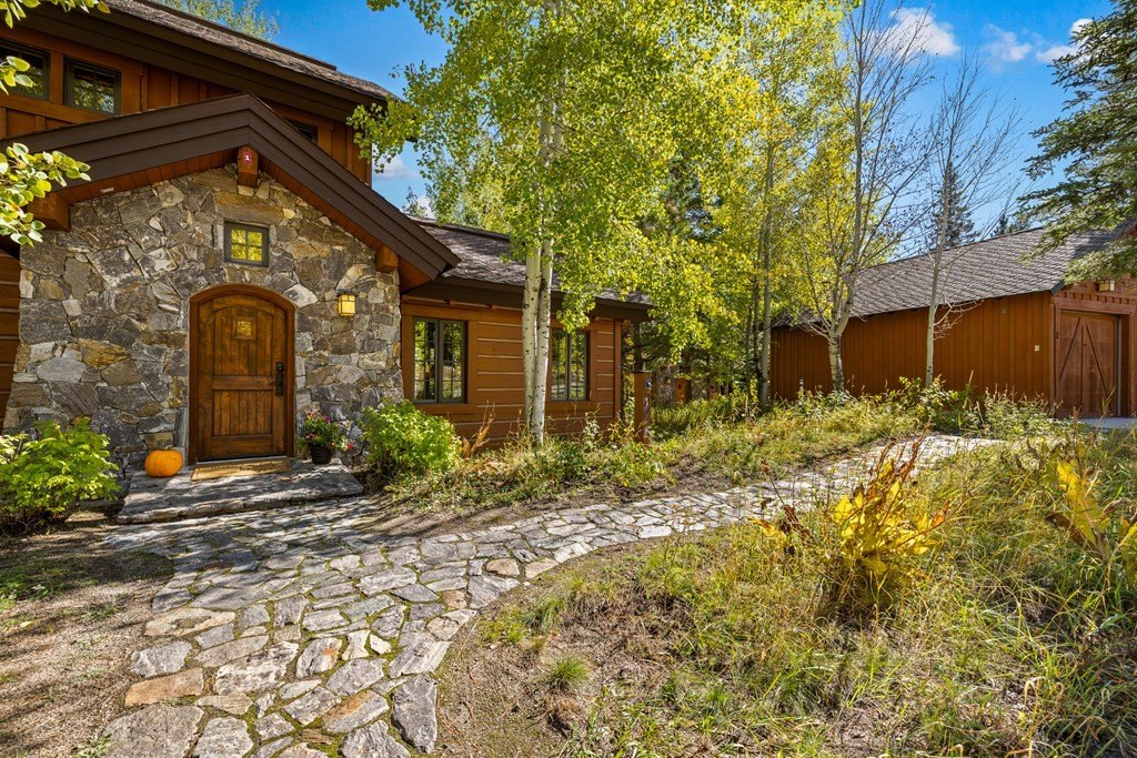 Donnelly, Idaho, 83615, United States, 2 Bedrooms Bedrooms, ,3.5 BathroomsBathrooms,Residential,Forsale,1994984