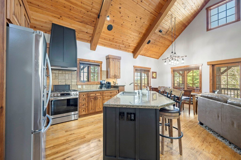 Donnelly, Idaho, 83615, United States, 4 Bedrooms Bedrooms, ,4 BathroomsBathrooms,Residential,Forsale,1946165