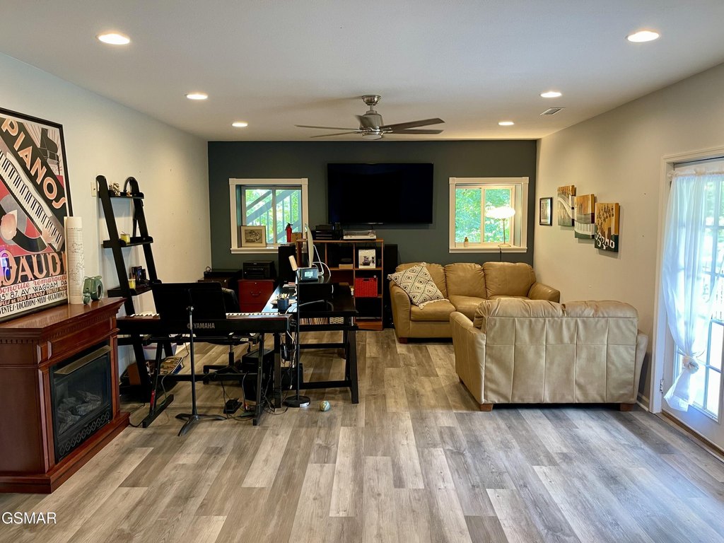 Pigeon Forge, Tennessee, 37863, United States, 5 Bedrooms Bedrooms, ,4 BathroomsBathrooms,Residential,Forsale,1910194