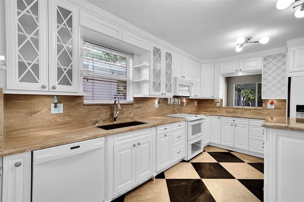 Hollywood, Florida, 33019, United States, 2 Bedrooms Bedrooms, ,2 BathroomsBathrooms,Residential,Forsale,1903988