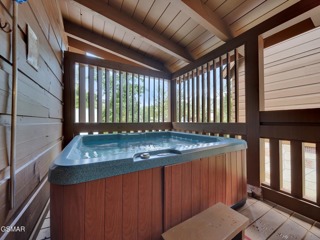 Gatlinburg, Tennessee, 37738, United States, 2 Bedrooms Bedrooms, ,2 BathroomsBathrooms,Residential,Forsale,1910184
