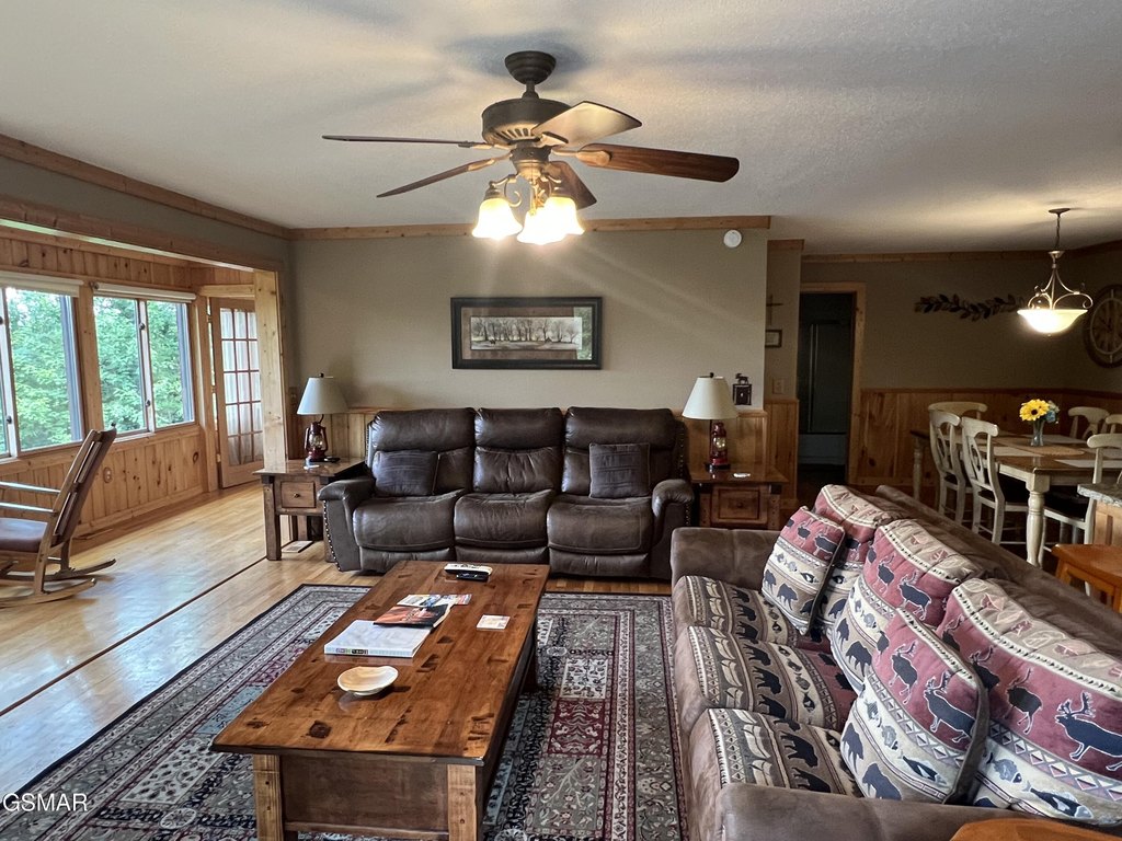 Sevierville, Tennessee, 37862, United States, 3 Bedrooms Bedrooms, ,3 BathroomsBathrooms,Residential,Forsale,1910187