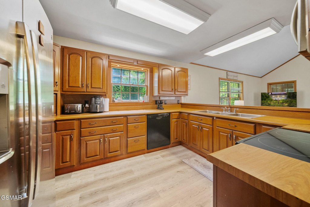 Gatlinburg, Tennessee, 37738, United States, 4 Bedrooms Bedrooms, ,3 BathroomsBathrooms,Residential,Forsale,1971875