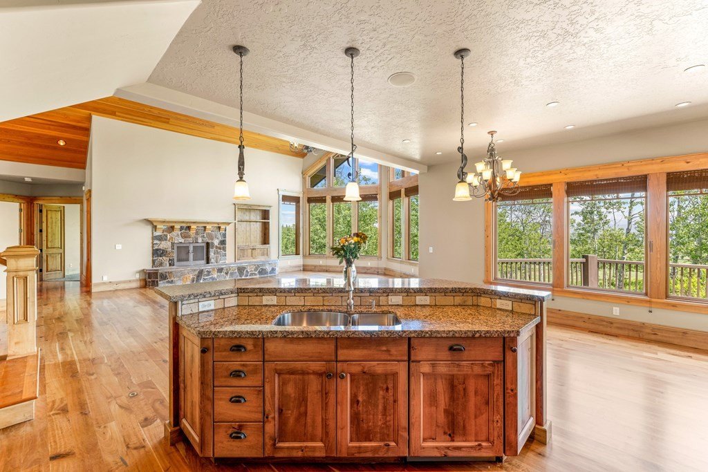 Donnelly, Idaho, 83615, United States, 4 Bedrooms Bedrooms, ,3.5 BathroomsBathrooms,Residential,Forsale,1889369