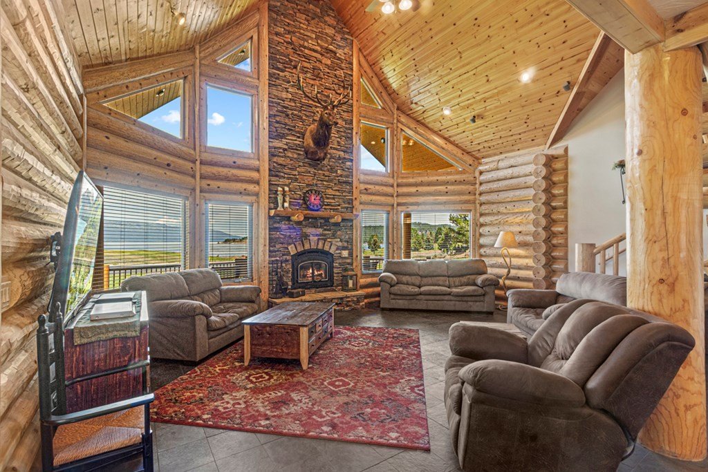 Cascade, Idaho, 83611, United States, 3 Bedrooms Bedrooms, ,2.5 BathroomsBathrooms,Residential,Forsale,1946191