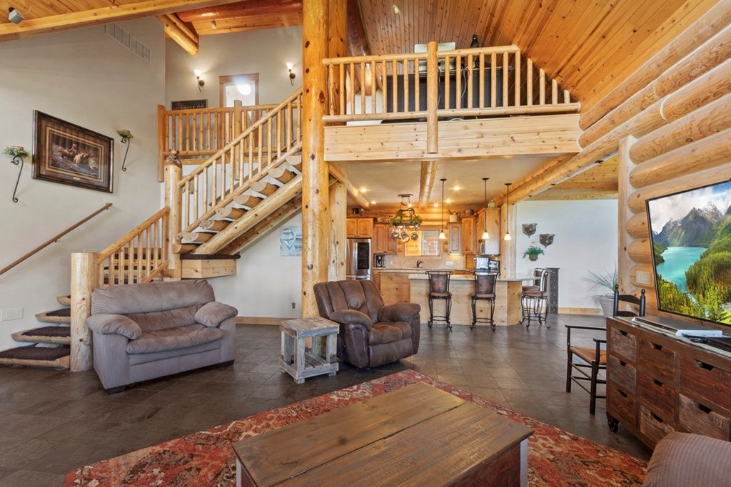 Cascade, Idaho, 83611, United States, 3 Bedrooms Bedrooms, ,2.5 BathroomsBathrooms,Residential,Forsale,1946191