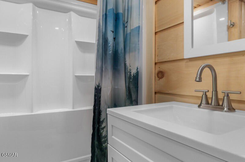 Newport, Tennessee, 37821, United States, 2 Bedrooms Bedrooms, ,2 BathroomsBathrooms,Residential,Forsale,1999350