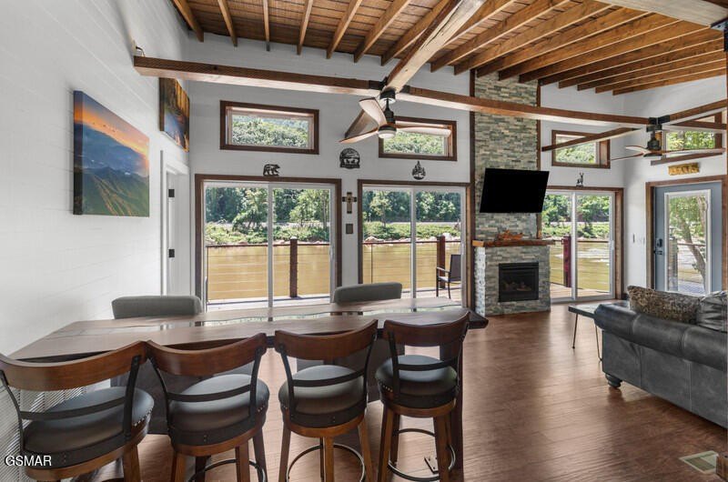 Newport, Tennessee, 37821, United States, 2 Bedrooms Bedrooms, ,2 BathroomsBathrooms,Residential,Forsale,1999350