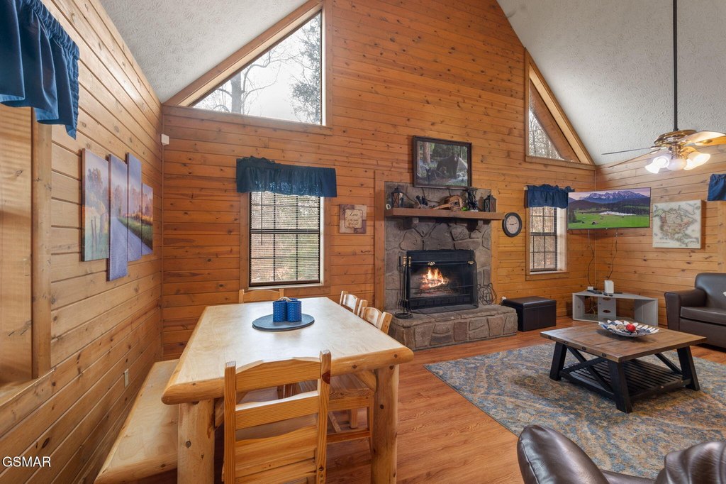 Sevierville, Tennessee, 37862, United States, 3 Bedrooms Bedrooms, ,3 BathroomsBathrooms,Residential,Forsale,1942453