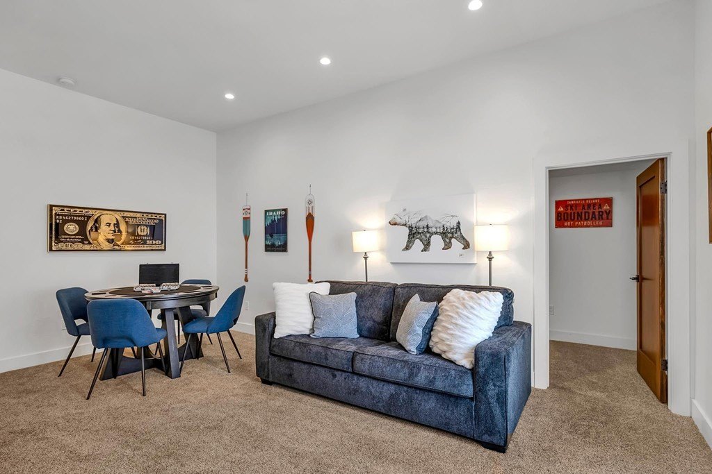 Donnelly, Idaho, 83615, United States, 4 Bedrooms Bedrooms, ,4 BathroomsBathrooms,Residential,Forsale,1996713