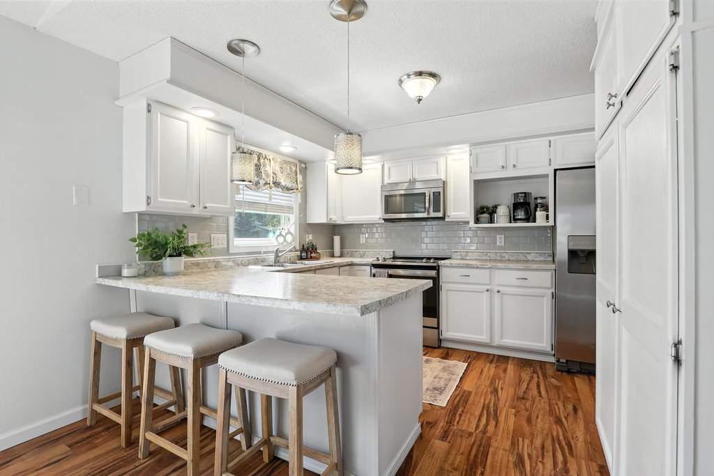 Rapid City, South Dakota, 57702, United States, 4 Bedrooms Bedrooms, ,3 BathroomsBathrooms,Residential,Forsale,1990693