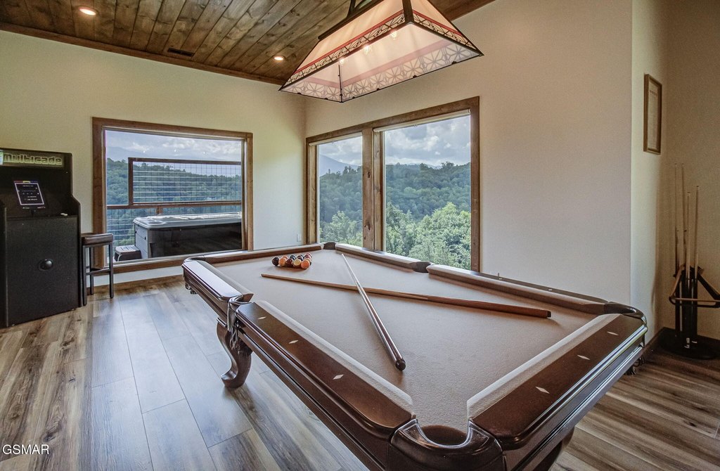 Gatlinburg, Tennessee, 37738, United States, 5 Bedrooms Bedrooms, ,6 BathroomsBathrooms,Residential,Forsale,1942440