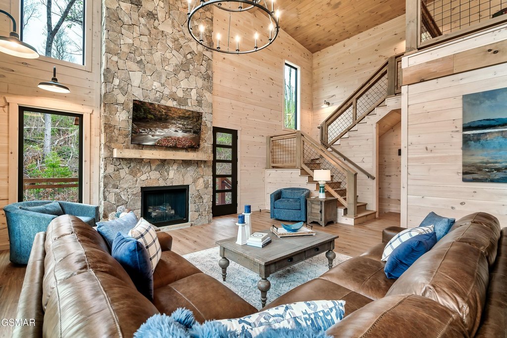 Gatlinburg, Tennessee, 37738, United States, 5 Bedrooms Bedrooms, ,3.5 BathroomsBathrooms,Residential,Forsale,1910230