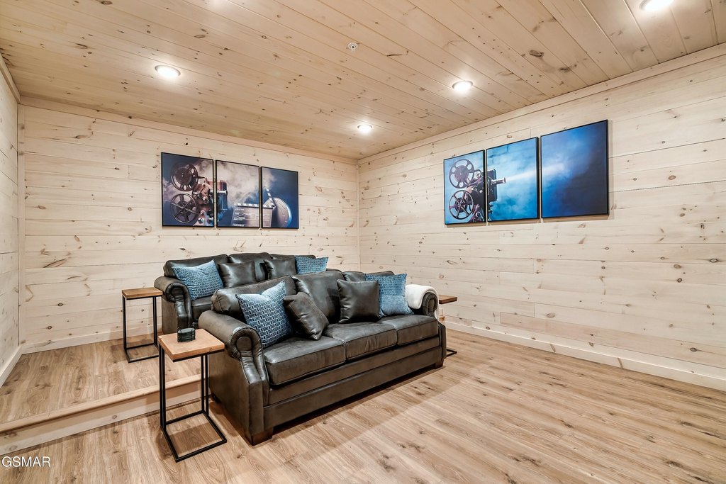 Gatlinburg, Tennessee, 37738, United States, 5 Bedrooms Bedrooms, ,3.5 BathroomsBathrooms,Residential,Forsale,1910230