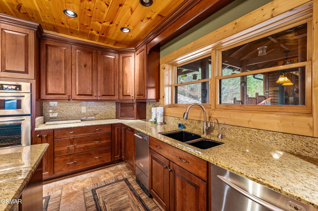 Sevierville, Tennessee, 37862, United States, 3 Bedrooms Bedrooms, ,6.5 BathroomsBathrooms,Residential,Forsale,1952784