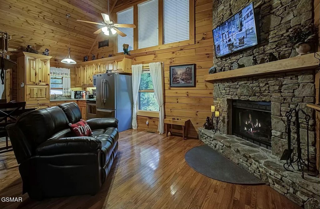 Sevierville, Tennessee, 37862, United States, 2 Bedrooms Bedrooms, ,2 BathroomsBathrooms,Residential,Forsale,1893745