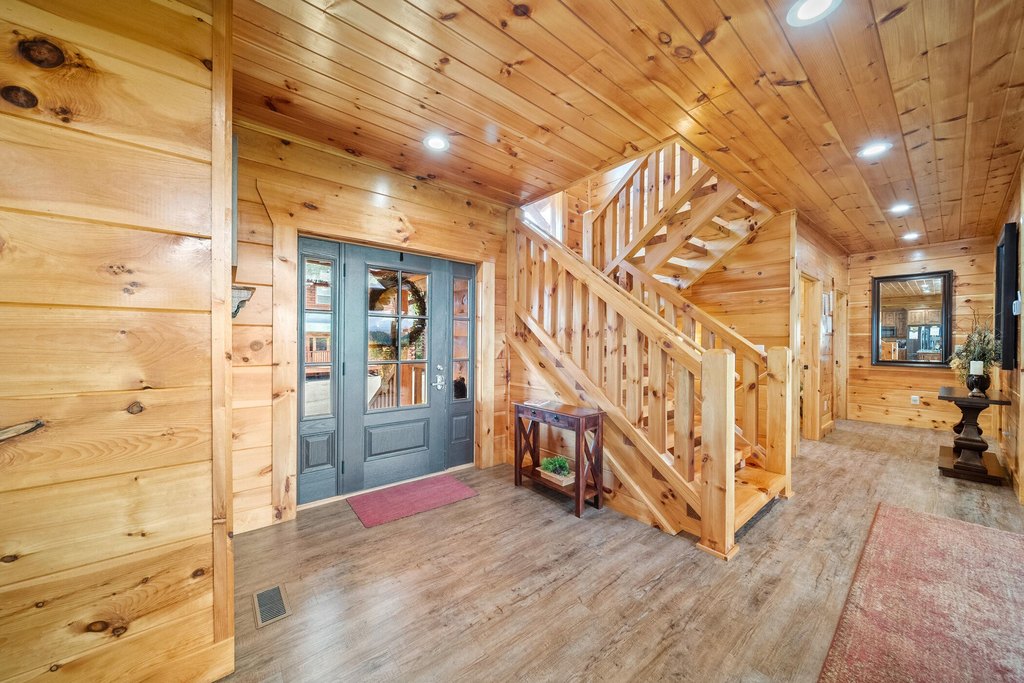 Sevierville, Tennessee, 37876, United States, 4 Bedrooms Bedrooms, ,5.5 BathroomsBathrooms,Residential,Forsale,1999451