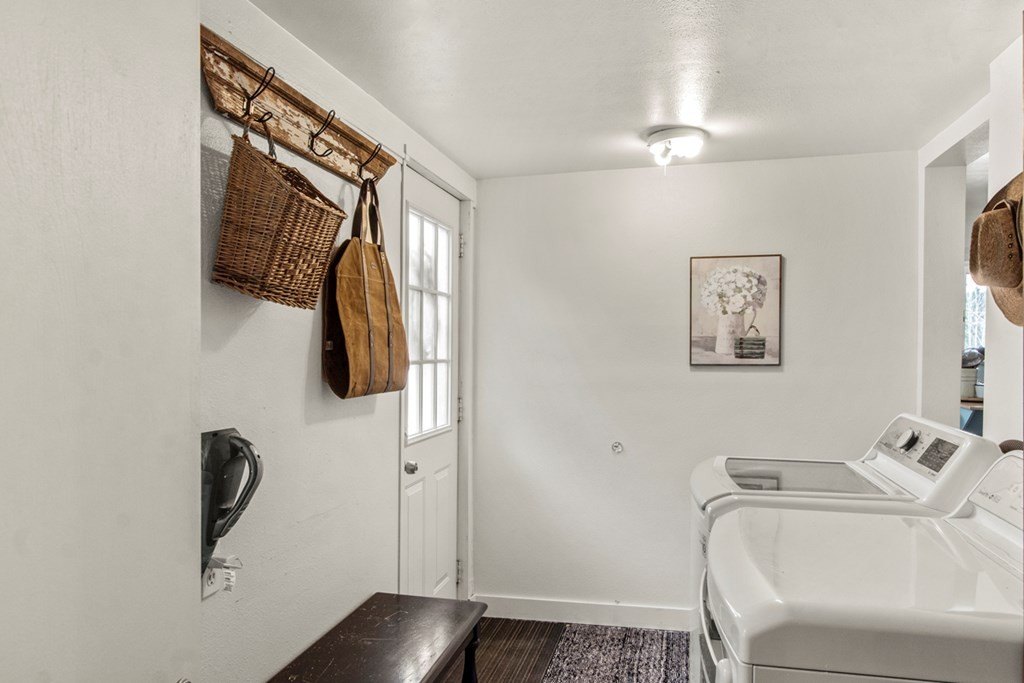 Cascade, Idaho, 83611, United States, 3 Bedrooms Bedrooms, ,2 BathroomsBathrooms,Residential,Forsale,1889400