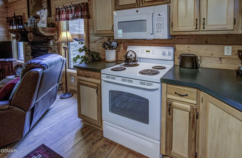 Sevierville, Tennessee, 37862, United States, 2 Bedrooms Bedrooms, ,2.5 BathroomsBathrooms,Residential,Forsale,1971833