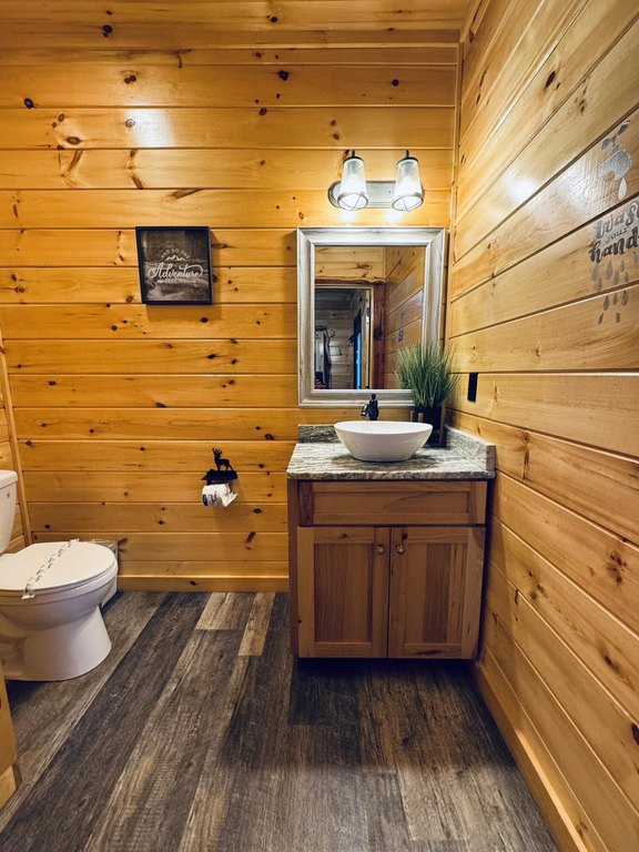 Sevierville, Tennessee, 37876, United States, 3 Bedrooms Bedrooms, ,3.5 BathroomsBathrooms,Residential,Forsale,1942465