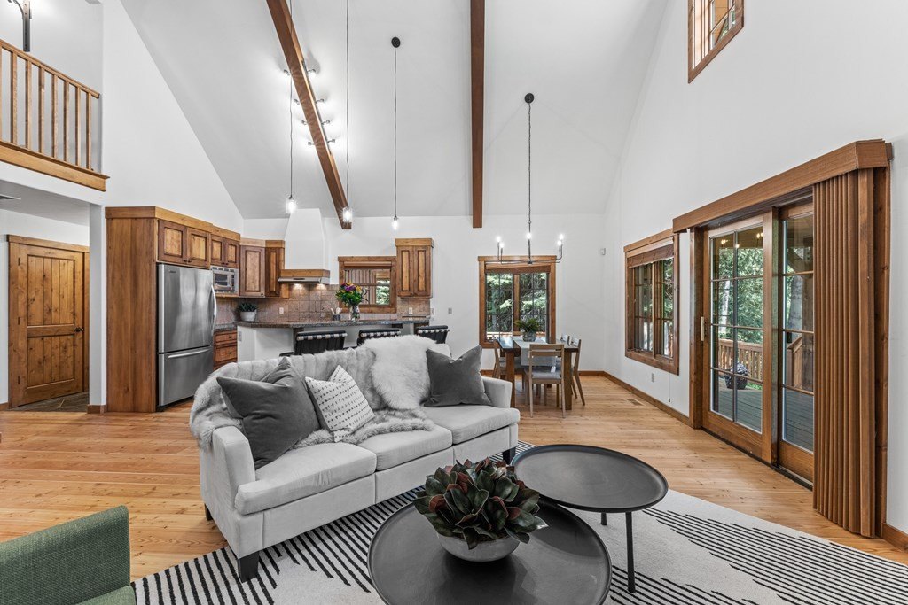 Donnelly, Idaho, 83615, United States, 3 Bedrooms Bedrooms, ,3 BathroomsBathrooms,Residential,Forsale,1889373