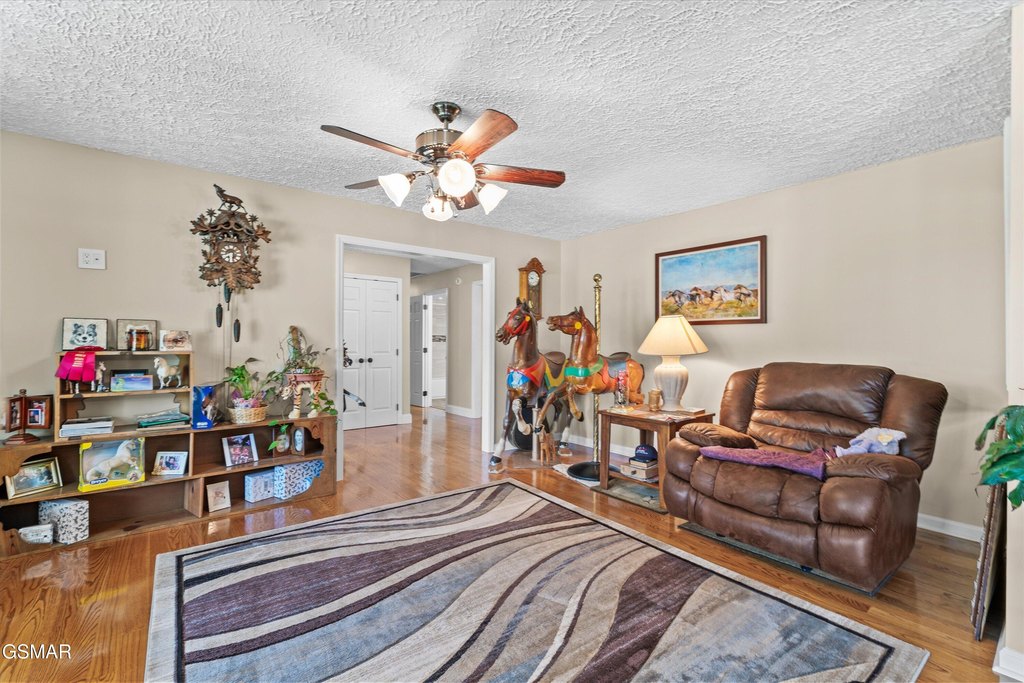 Sevierville, Tennessee, 37876, United States, 4 Bedrooms Bedrooms, ,3 BathroomsBathrooms,Residential,Forsale,1942460