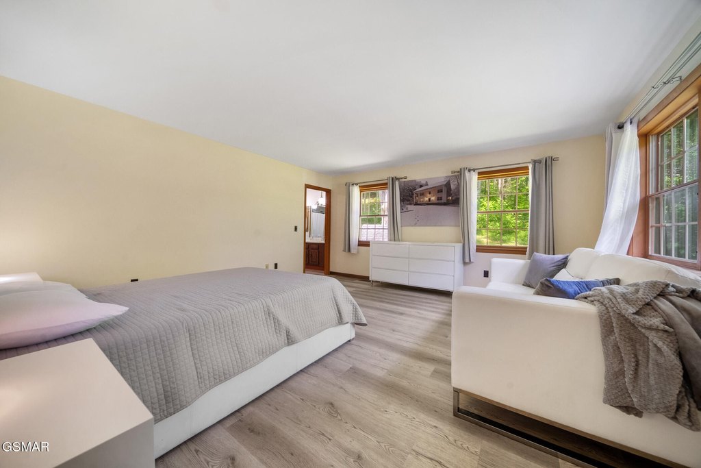 Gatlinburg, Tennessee, 37738, United States, 4 Bedrooms Bedrooms, ,3 BathroomsBathrooms,Residential,Forsale,1971875