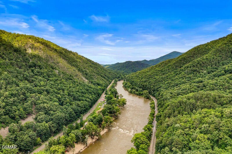 Newport, Tennessee, 37821, United States, 2 Bedrooms Bedrooms, ,2 BathroomsBathrooms,Residential,Forsale,1999350