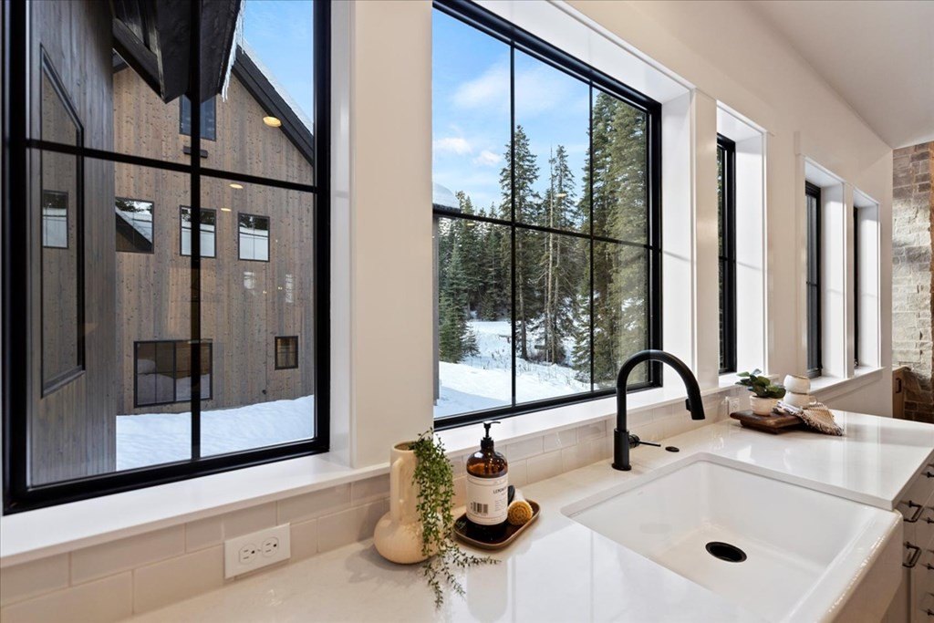 Donnelly, Idaho, 83615, United States, 4 Bedrooms Bedrooms, ,3.5 BathroomsBathrooms,Residential,Forsale,1946171