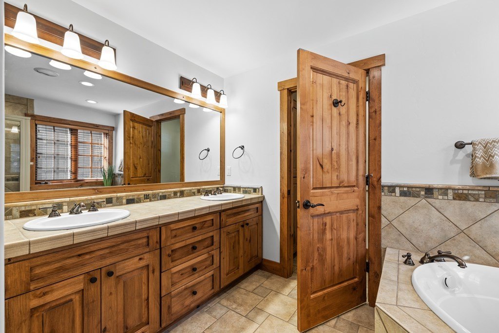 Donnelly, Idaho, 83615, United States, 2 Bedrooms Bedrooms, ,Residential,Forsale,1946201