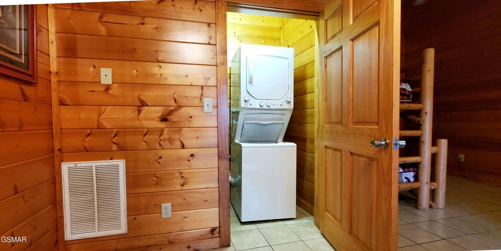 Sevierville, Tennessee, 37862, United States, 3 Bedrooms Bedrooms, ,3 BathroomsBathrooms,Residential,Forsale,1942441