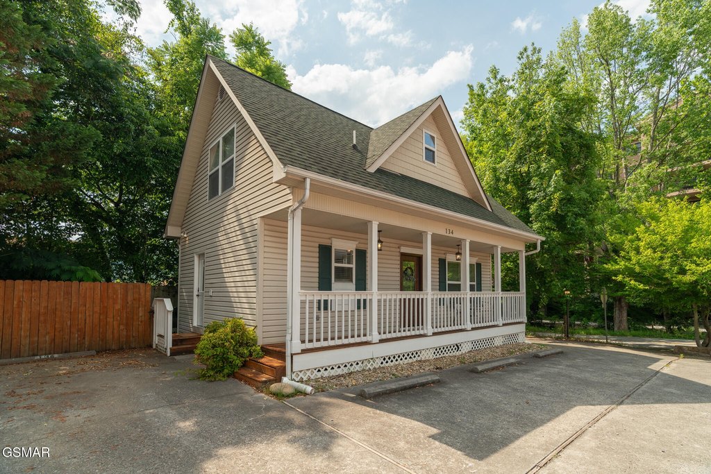 Gatlinburg, Tennessee, 37738, United States, 2 Bedrooms Bedrooms, ,2.5 BathroomsBathrooms,Residential,Forsale,1910196
