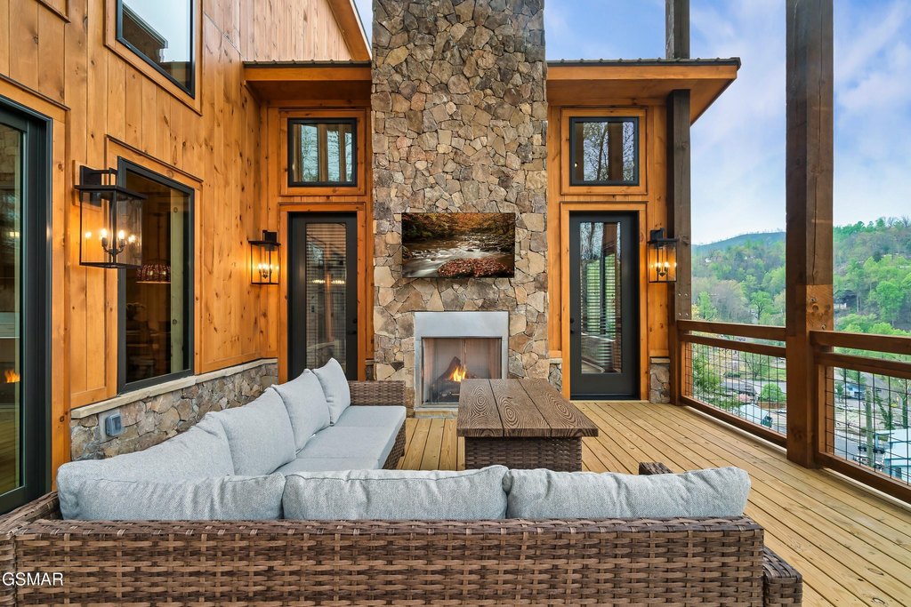 Gatlinburg, Tennessee, 37738, United States, 5 Bedrooms Bedrooms, ,3.5 BathroomsBathrooms,Residential,Forsale,1910230