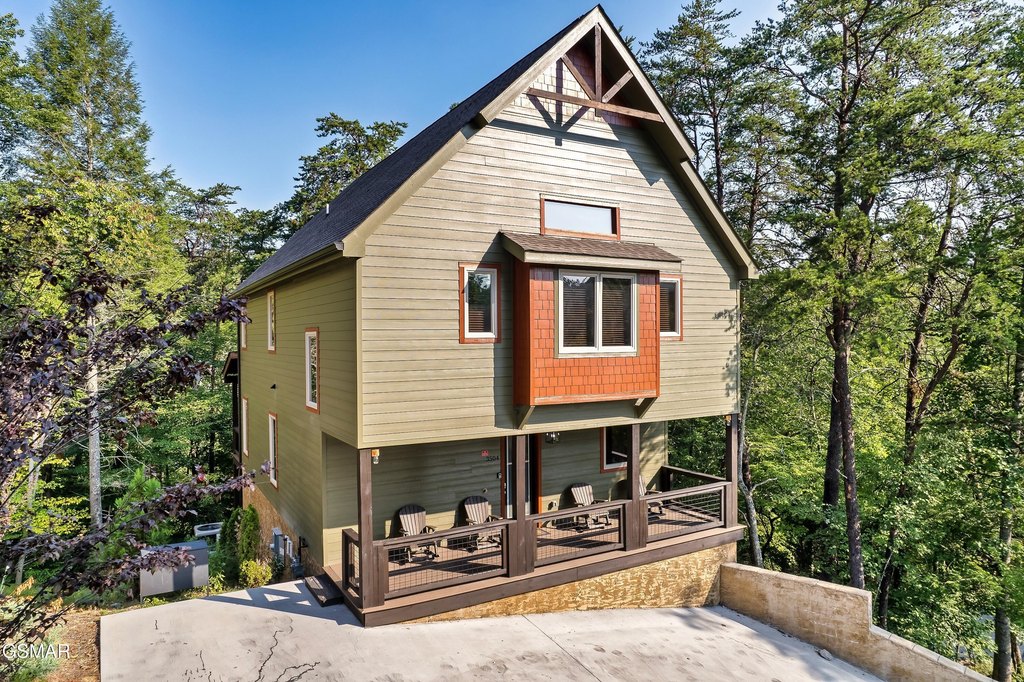 Pigeon Forge, Tennessee, 37862, United States, 4 Bedrooms Bedrooms, ,4.5 BathroomsBathrooms,Residential,Forsale,1971886