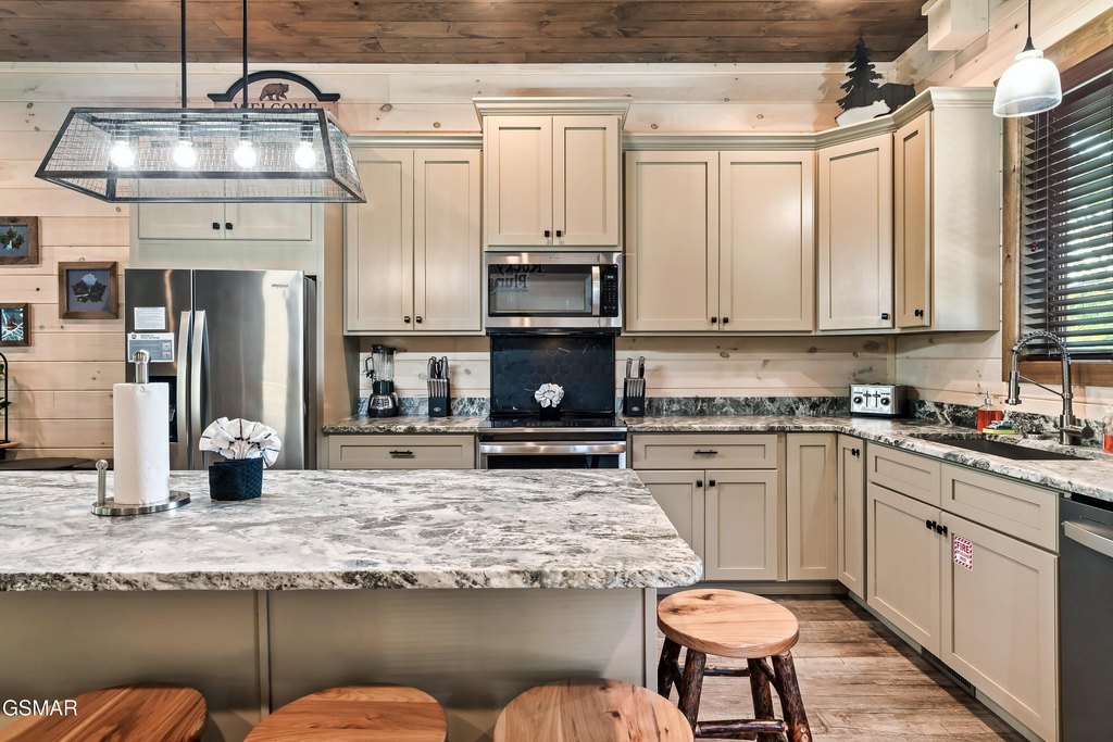 Pigeon Forge, Tennessee, 37862, United States, 4 Bedrooms Bedrooms, ,4.5 BathroomsBathrooms,Residential,Forsale,1971886