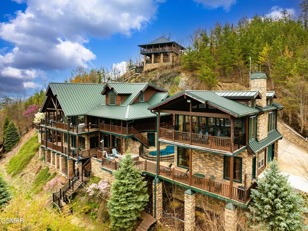 Sevierville, Tennessee, 37862, United States, 3 Bedrooms Bedrooms, ,6.5 BathroomsBathrooms,Residential,Forsale,1952784