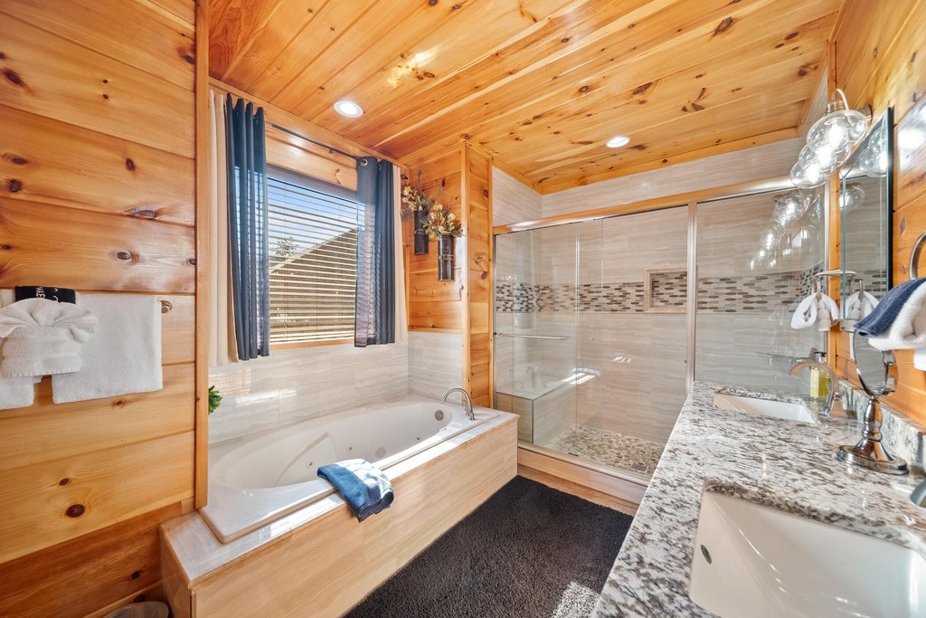 Sevierville, Tennessee, 37876, United States, 4 Bedrooms Bedrooms, ,5.5 BathroomsBathrooms,Residential,Forsale,1999451