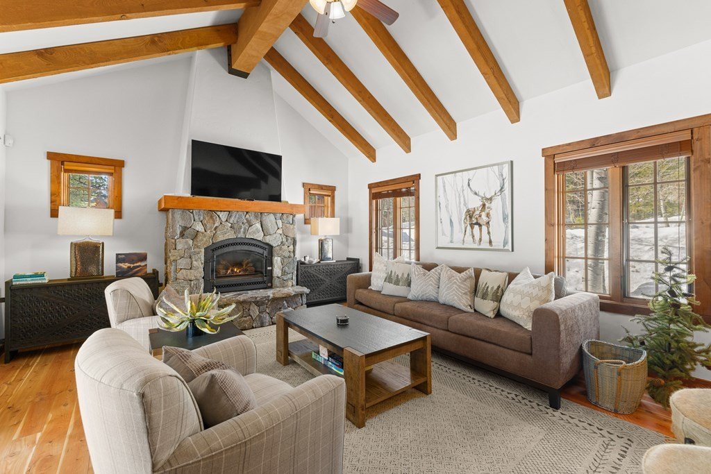 Donnelly, Idaho, 83615, United States, 2 Bedrooms Bedrooms, ,3.5 BathroomsBathrooms,Residential,Forsale,1994984