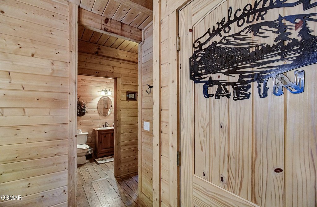 Sevierville, Tennessee, 37862, United States, 2 Bedrooms Bedrooms, ,2.5 BathroomsBathrooms,Residential,Forsale,1971833