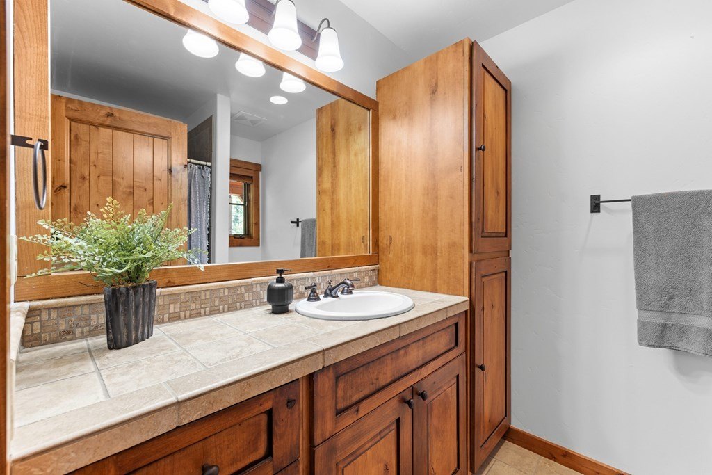 Donnelly, Idaho, 83615, United States, 3 Bedrooms Bedrooms, ,3 BathroomsBathrooms,Residential,Forsale,1889373