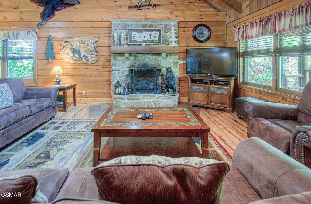 Pigeon Forge, Tennessee, 37863, United States, 3 Bedrooms Bedrooms, ,2 BathroomsBathrooms,Residential,Forsale,1971837