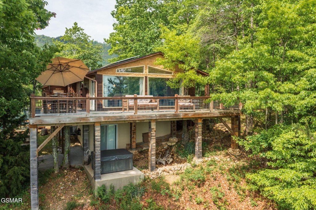 Sevierville, Tennessee, 37876, United States, 2 Bedrooms Bedrooms, ,3 BathroomsBathrooms,Residential,Forsale,1942452