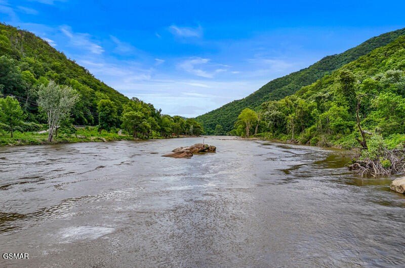 Newport, Tennessee, 37821, United States, 2 Bedrooms Bedrooms, ,2 BathroomsBathrooms,Residential,Forsale,1999350