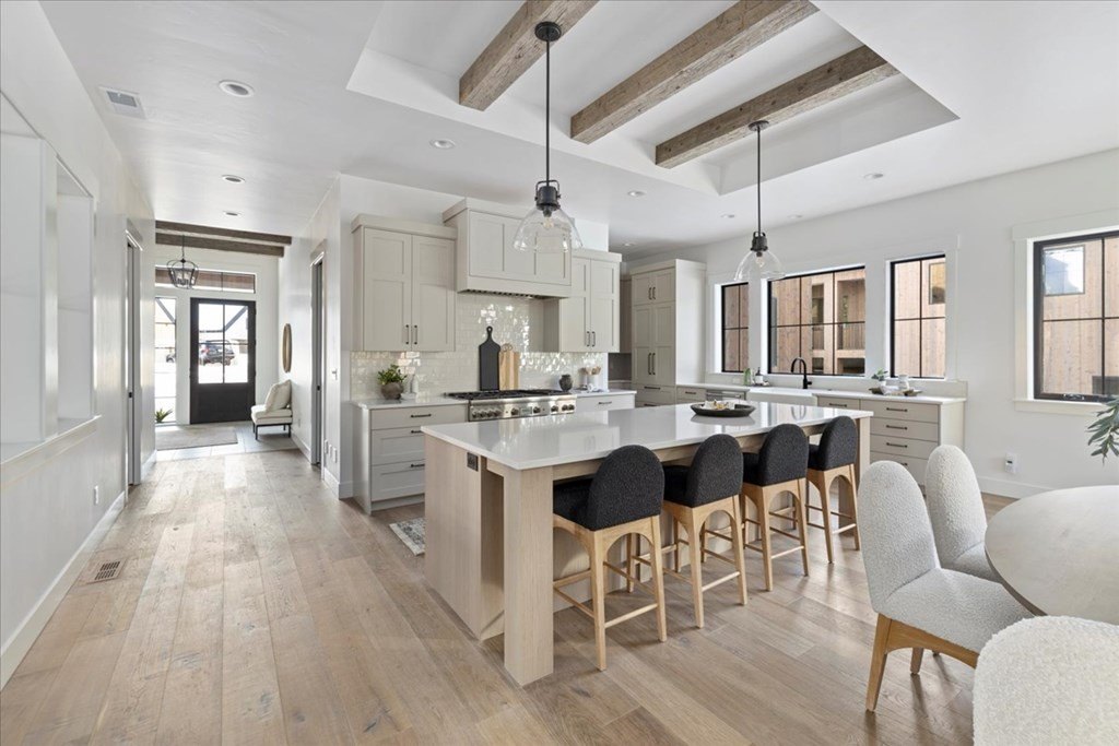 Donnelly, Idaho, 83615, United States, 4 Bedrooms Bedrooms, ,3.5 BathroomsBathrooms,Residential,Forsale,1946171