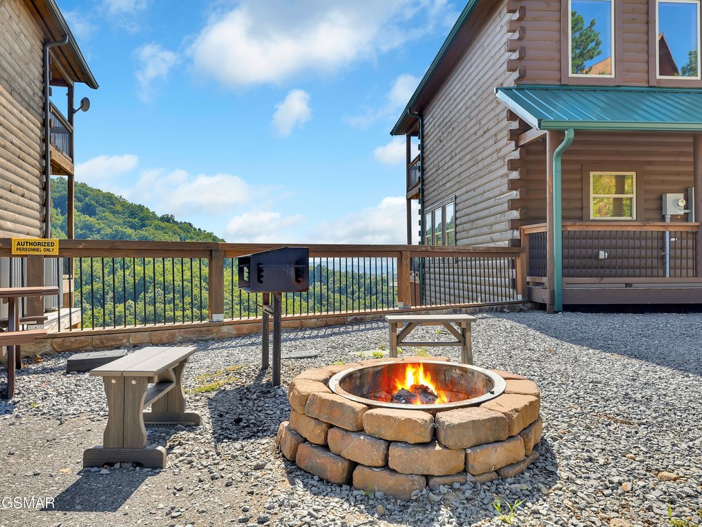 Sevierville, Tennessee, 37876, United States, 4 Bedrooms Bedrooms, ,3.5 BathroomsBathrooms,Residential,Forsale,1942464