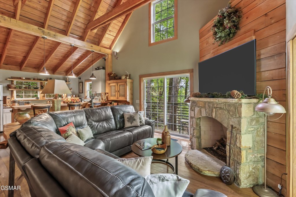 Gatlinburg, Tennessee, 37738, United States, 3 Bedrooms Bedrooms, ,2 BathroomsBathrooms,Residential,Forsale,1893798