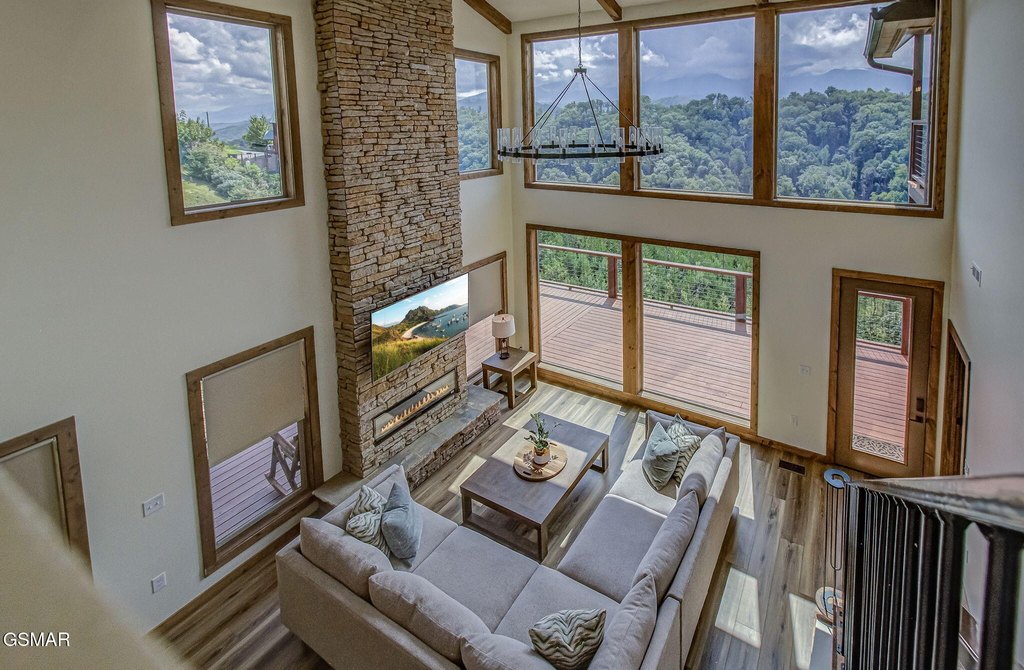 Gatlinburg, Tennessee, 37738, United States, 5 Bedrooms Bedrooms, ,6 BathroomsBathrooms,Residential,Forsale,1942440