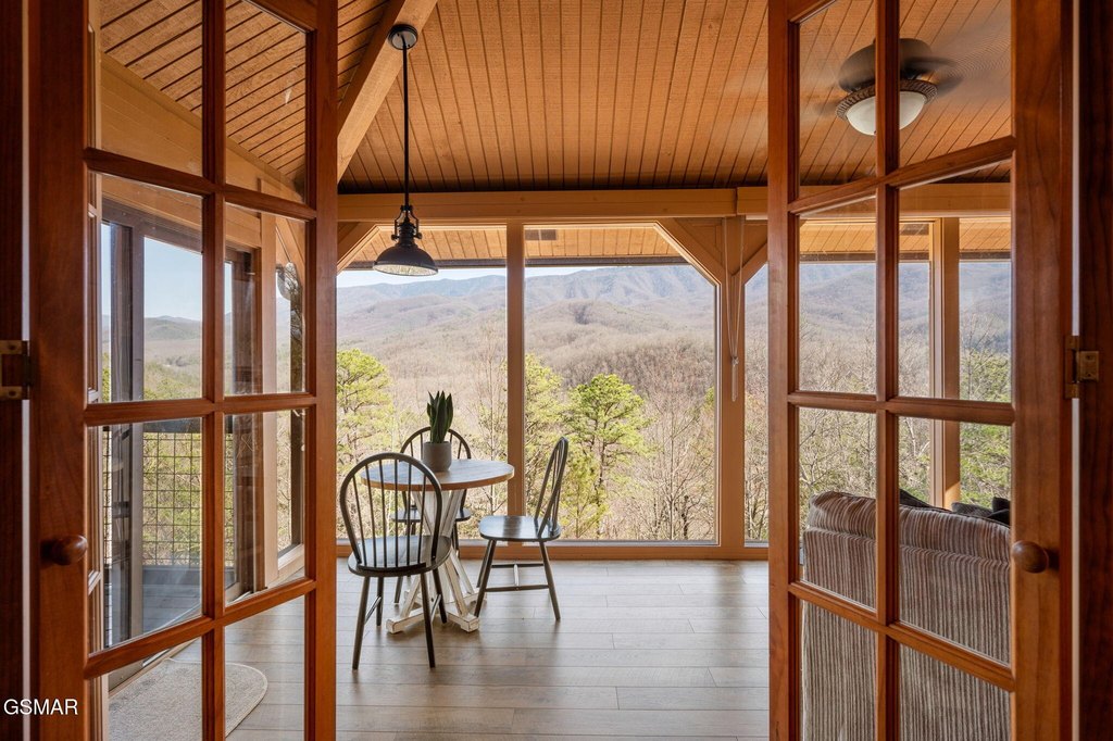 Gatlinburg, Tennessee, 37738, United States, 3 Bedrooms Bedrooms, ,2.5 BathroomsBathrooms,Residential,Forsale,1936713